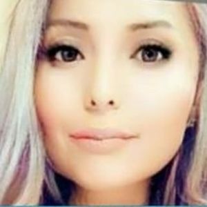 Meet your Posher, Singer